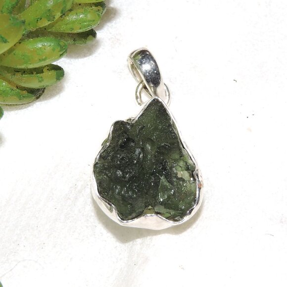 Moldavite Natural Gemstone 925 Sterling Silver Pendant, Raw Moldavite rare Stone - Picture 4 of 5